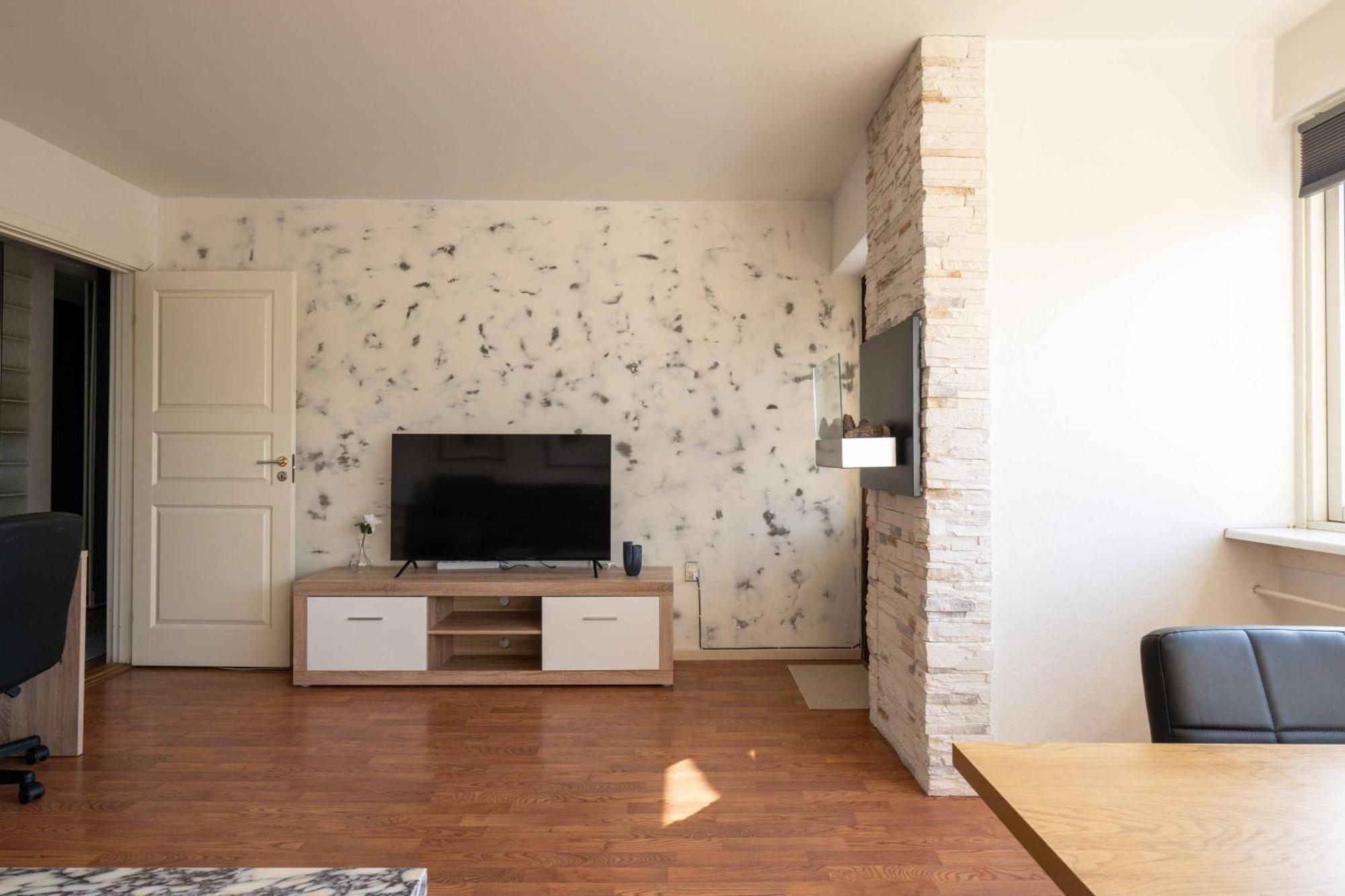 Cozy Near Metro Apartment